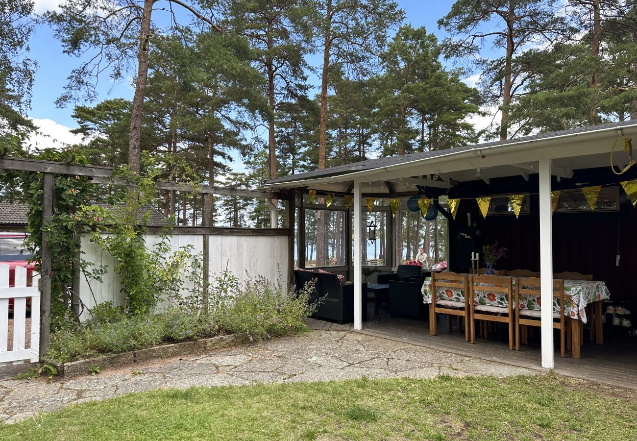 Ferienhaus in Mönsterås - Gemütliches Ferienhaus an einem schönen Familienbad in Oknö | SE05029