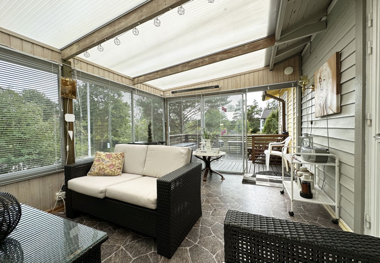 Ferienhaus in Tanumshede - Gemütliches Ferienhaus mit Villenstandard am Raftötången | SE09041