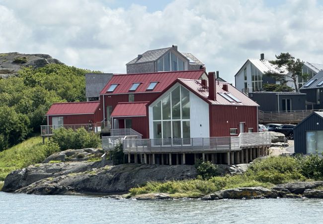  in Kärna - Einzigartiges Ferienhaus 10 Meter vom Wasser entfernt, Lilla Fjellsholmen | SE09040