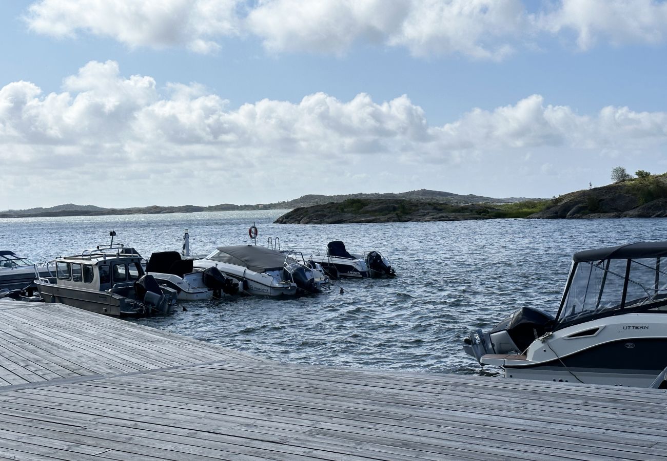 Ferienhaus in Kärna - Einzigartiges Ferienhaus 10 Meter vom Wasser entfernt, Lilla Fjellsholmen | SE09040