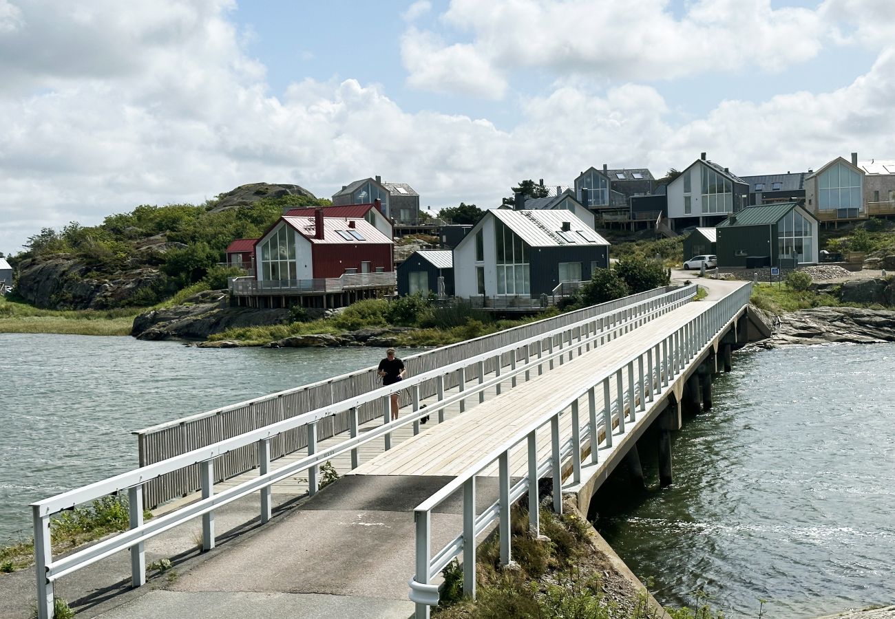Ferienhaus in Kärna - Einzigartiges Ferienhaus 10 Meter vom Wasser entfernt, Lilla Fjellsholmen | SE09040