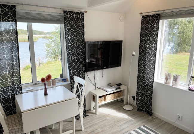 Studio in Kalmar - Gemütliches Ferienhaus auf einem schönen Grundstück am Meer in Boholmarna außerhalb von Kalmar | SE05043