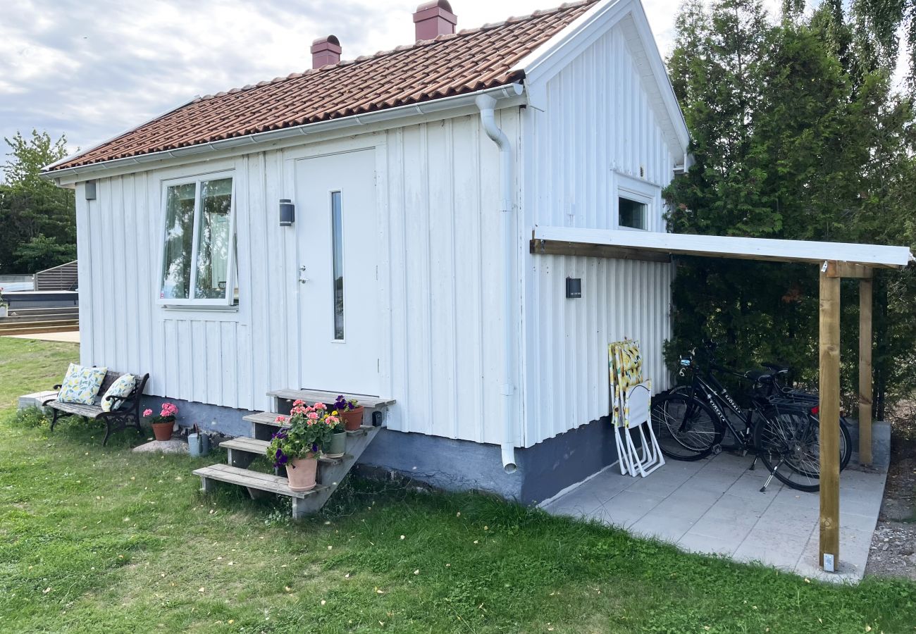 Ferienhaus in Kalmar - Gemütliches Ferienhaus auf einem schönen Grundstück am Meer in Boholmarna außerhalb von Kalmar | SE05043