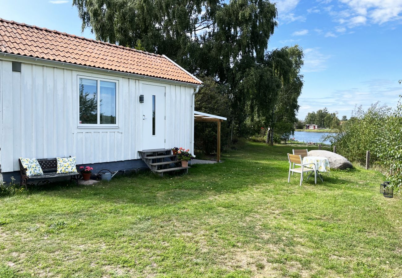 Studio in Kalmar - Gemütliches Ferienhaus auf einem schönen Grundstück am Meer in Boholmarna außerhalb von Kalmar | SE05043