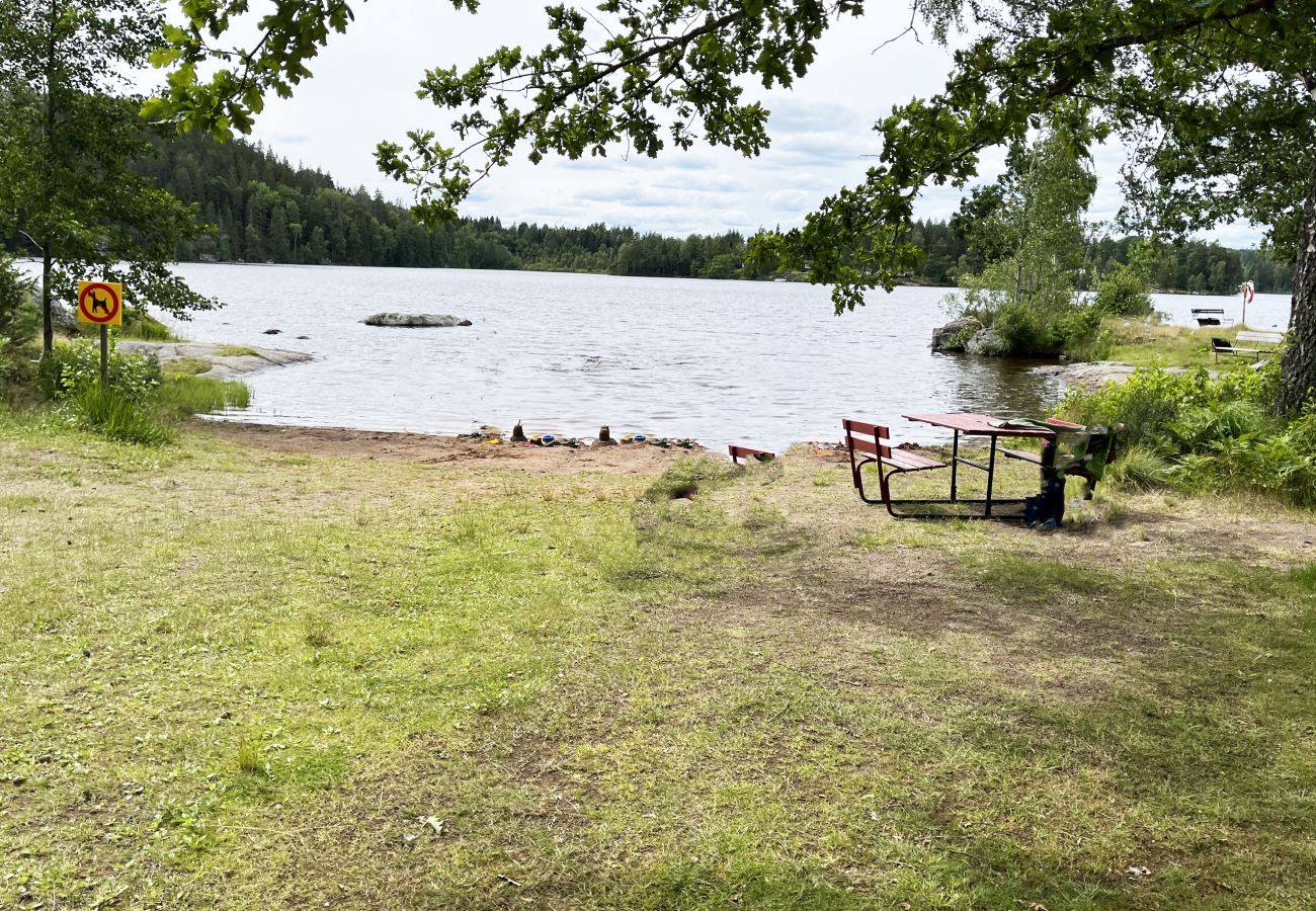 Ferienhaus in Virserum - Gemütliches, geräumiges Ferienhaus am See Virserumssjön | SE05041