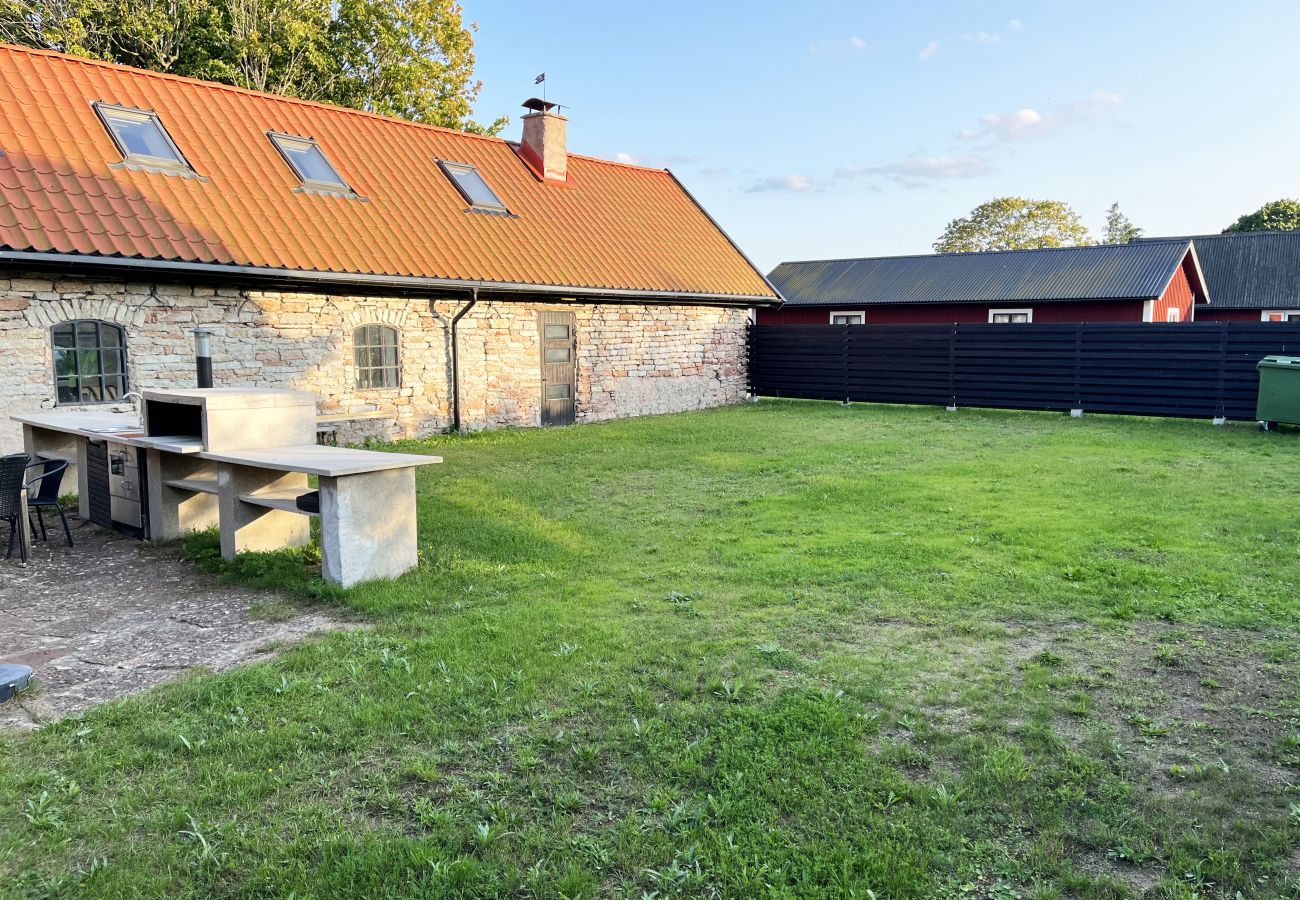Ferienhaus in Färjestaden - StayNordic | Renoviertes, großes und einzigartiges Gebäude aus Stein in Gårdby | SE04041
