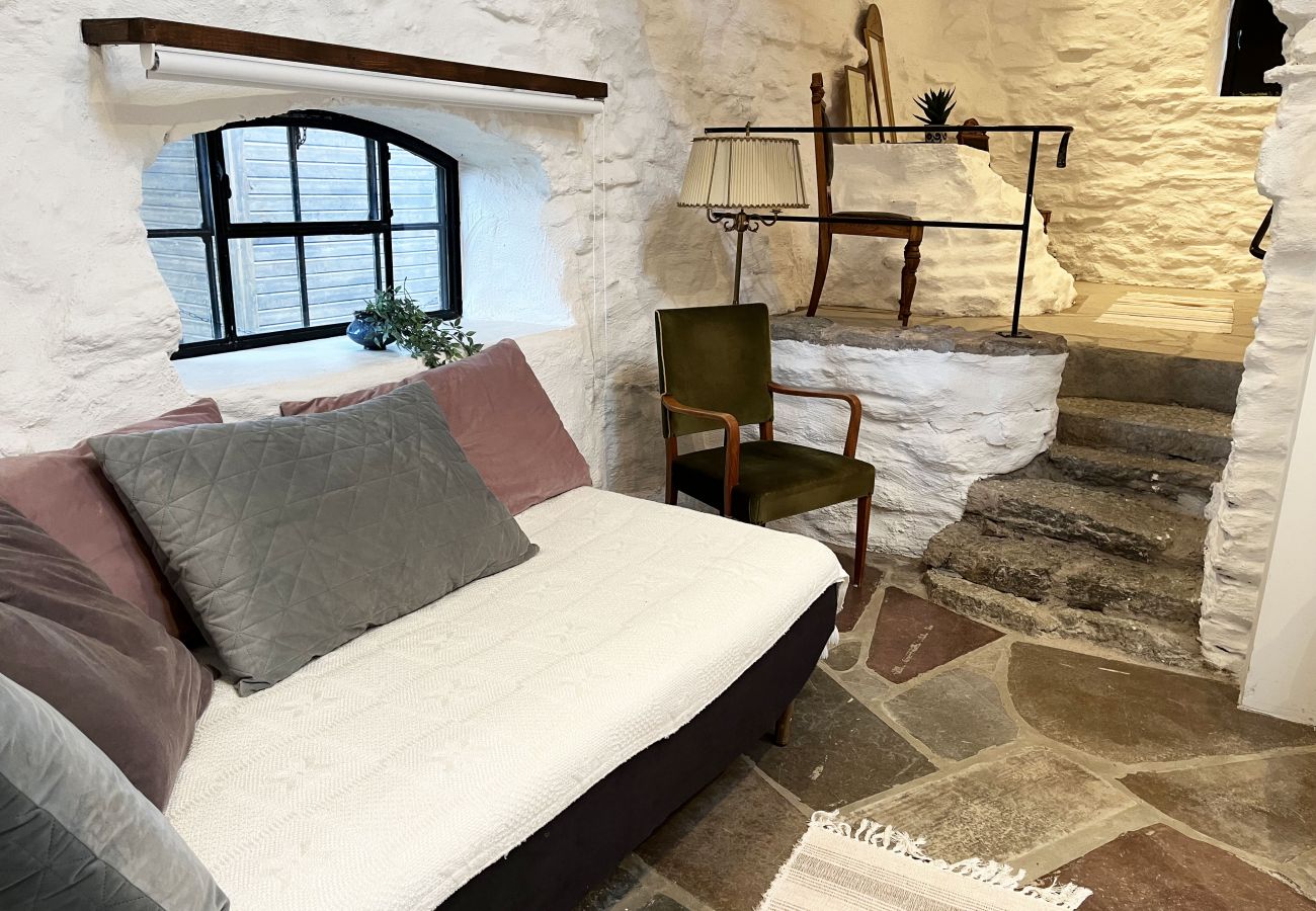 Ferienhaus in Färjestaden - StayNordic | Renoviertes, großes und einzigartiges Gebäude aus Stein in Gårdby | SE04041