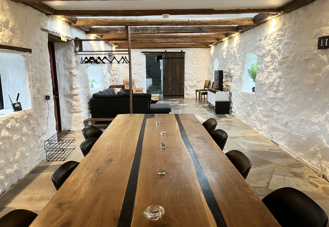 Ferienhaus in Färjestaden - StayNordic | Renoviertes, großes und einzigartiges Gebäude aus Stein in Gårdby | SE04041