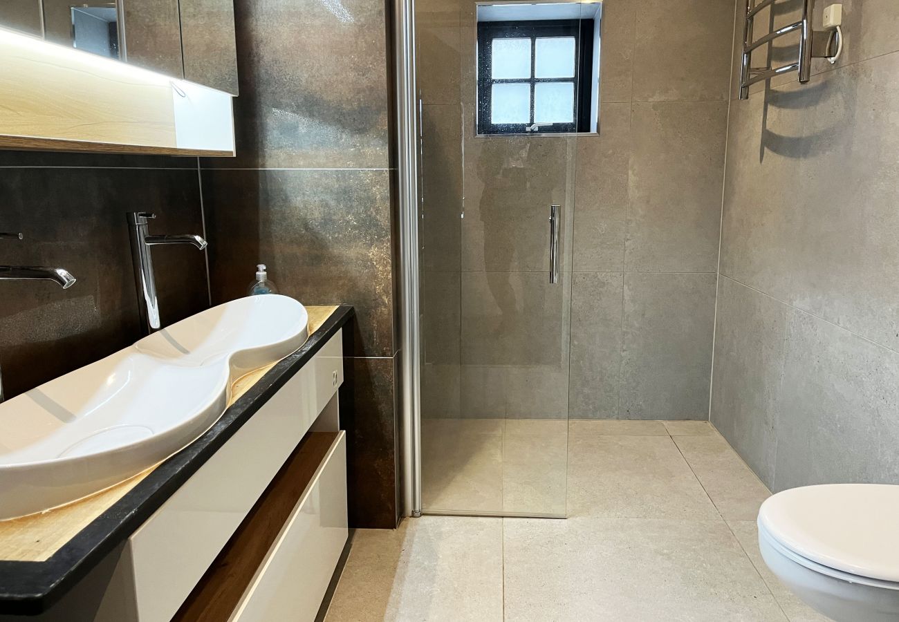 Ferienhaus in Färjestaden - StayNordic | Renoviertes, großes und einzigartiges Gebäude aus Stein in Gårdby | SE04041