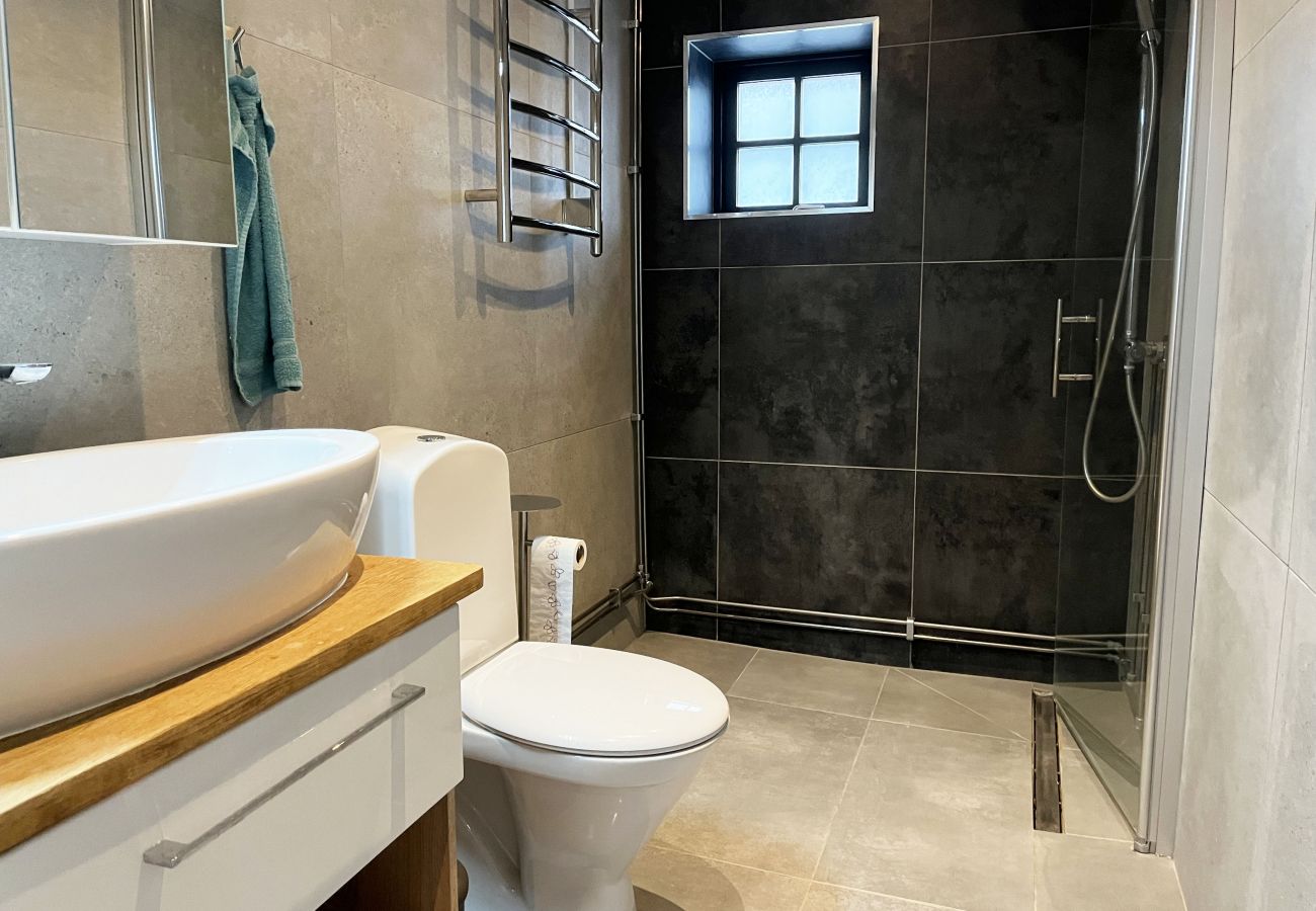 Ferienhaus in Färjestaden - StayNordic | Renoviertes, großes und einzigartiges Gebäude aus Stein in Gårdby | SE04041