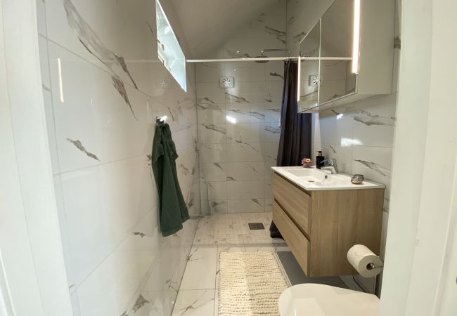 Ferienhaus in Svängsta - Kleinere Hütte in wunderschöner Waldumgebung und nur 40 m zur Angelmöglichkeit | SE03012 Ferienhaus in Svängsta - Kleinere Hütte in wunderschöner Waldumgebung und nur 40 m zur Angelmöglichkeit | SE03012