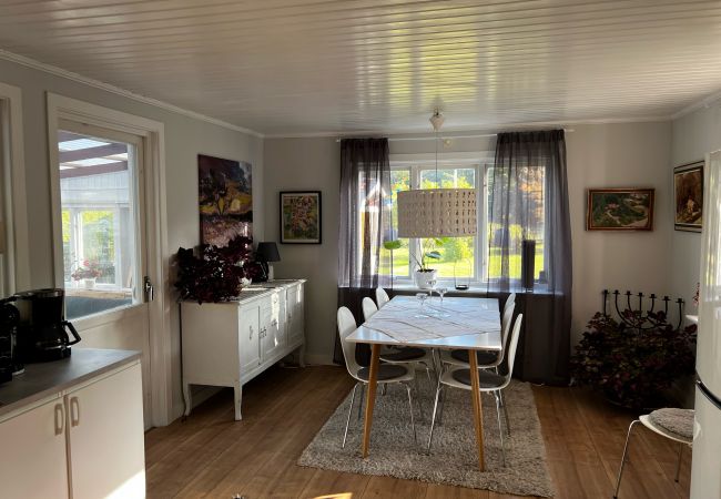 Ferienhaus in Vingåker - Schönes rotes Ferienhaus in der Nähe des Sees Hjälmaren und Vingåker | SE11019