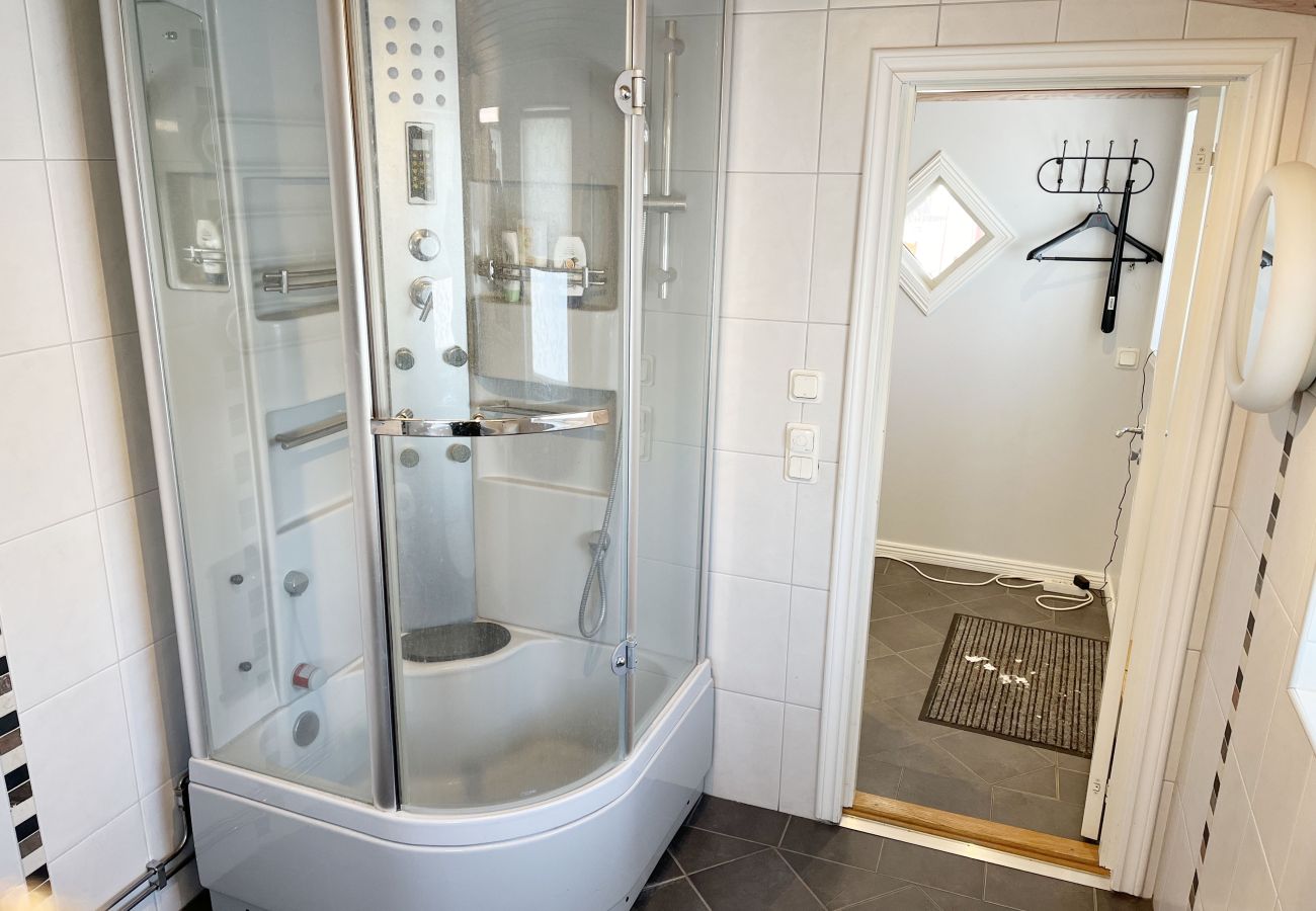 Ferienhaus in Bergkvara - Schönes Ferienhaus in der Nähe einer Bucht in Skäppevik I SE05058