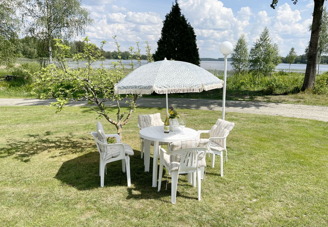 Ferienhaus in Tånnö - Renoviertes schönes Ferienhaus außerhalb von Värnamo und nur 30 Meter vom See Flåren entfernt, den ich | SE07055