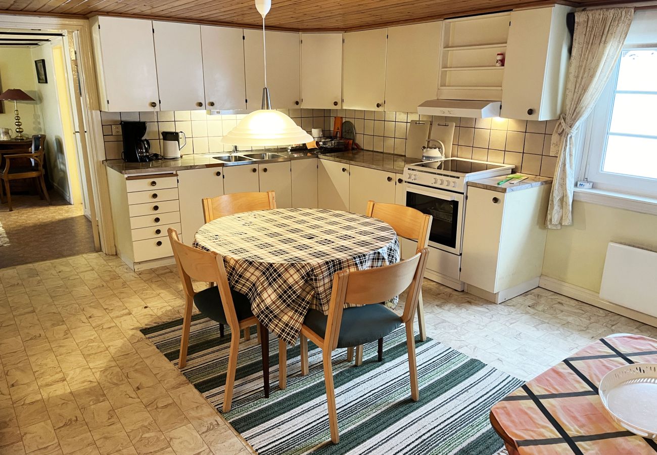 Ferienhaus in Virserum - Kleines rotes Ferienhaus in der Nähe von Wald und Land außerhalb von Virserum | SE05062