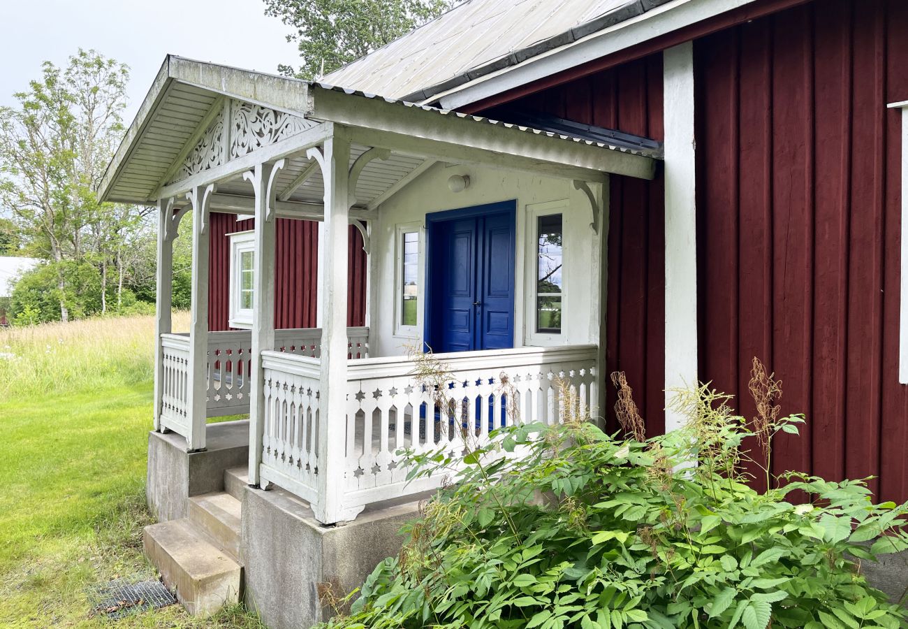 Ferienhaus in Virserum - Kleines rotes Ferienhaus in der Nähe von Wald und Land außerhalb von Virserum | SE05062