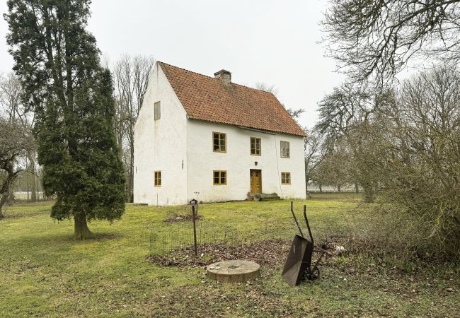 Ferienhaus in Romakloster - Echtes Gotland-Haus mit großem Garten in Roma | SE12026