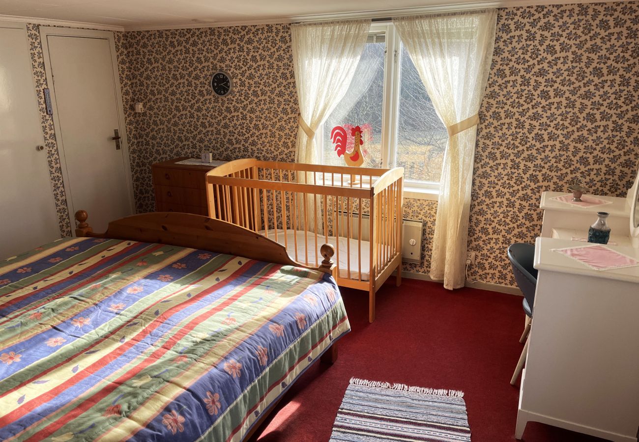 Ferienhaus in Järnforsen - Rotes Ferienhaus in der Nähe von Wald und Grundstück außerhalb von Virserum | SE05066