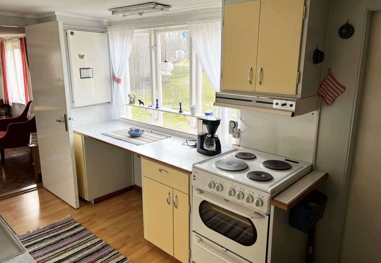 Ferienhaus in Järnforsen - Rotes Ferienhaus in der Nähe von Wald und Grundstück außerhalb von Virserum | SE05066