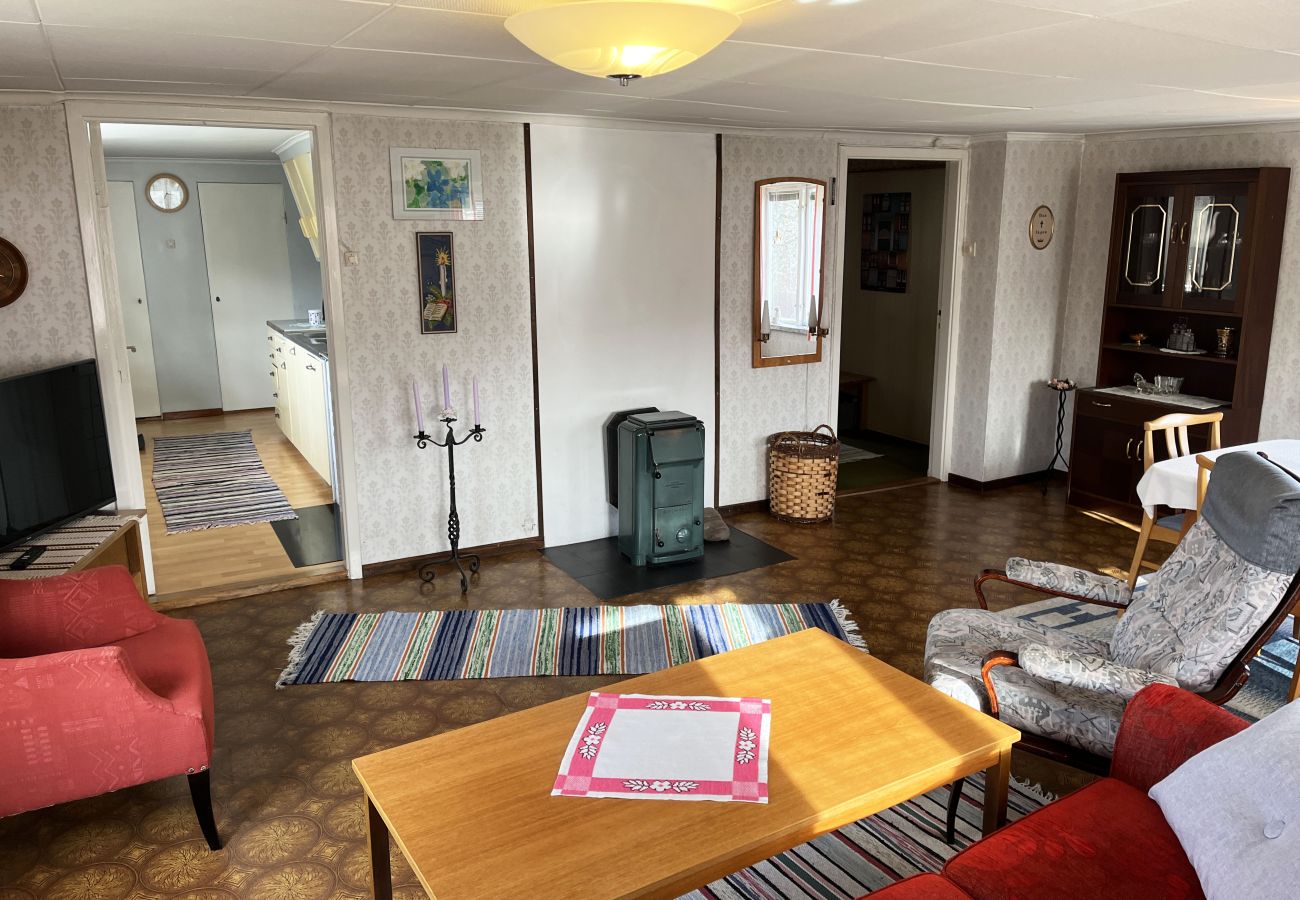 Ferienhaus in Järnforsen - Rotes Ferienhaus in der Nähe von Wald und Grundstück außerhalb von Virserum | SE05066