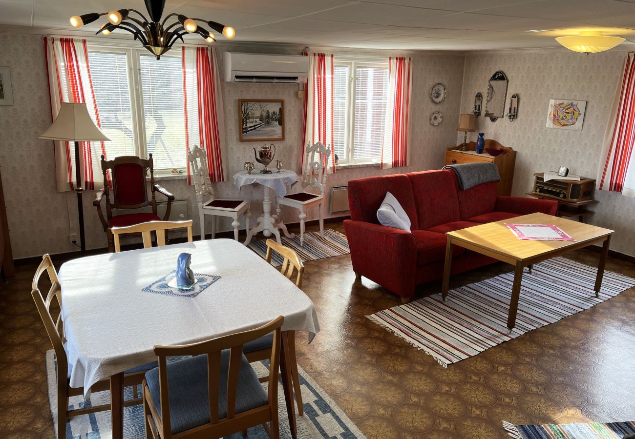 Ferienhaus in Järnforsen - Rotes Ferienhaus in der Nähe von Wald und Grundstück außerhalb von Virserum | SE05066