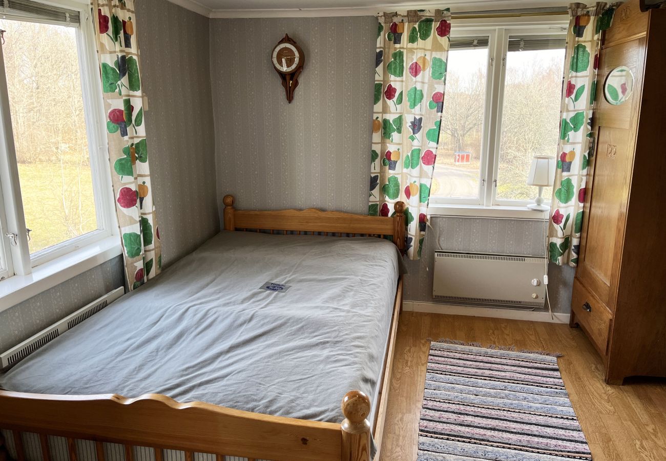 Ferienhaus in Järnforsen - Rotes Ferienhaus in der Nähe von Wald und Grundstück außerhalb von Virserum | SE05066