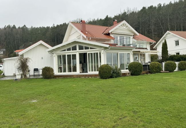 Ferienhaus in Uddevalla - Exklusive Villa mit Meerblick in Uddevalla | SE09057