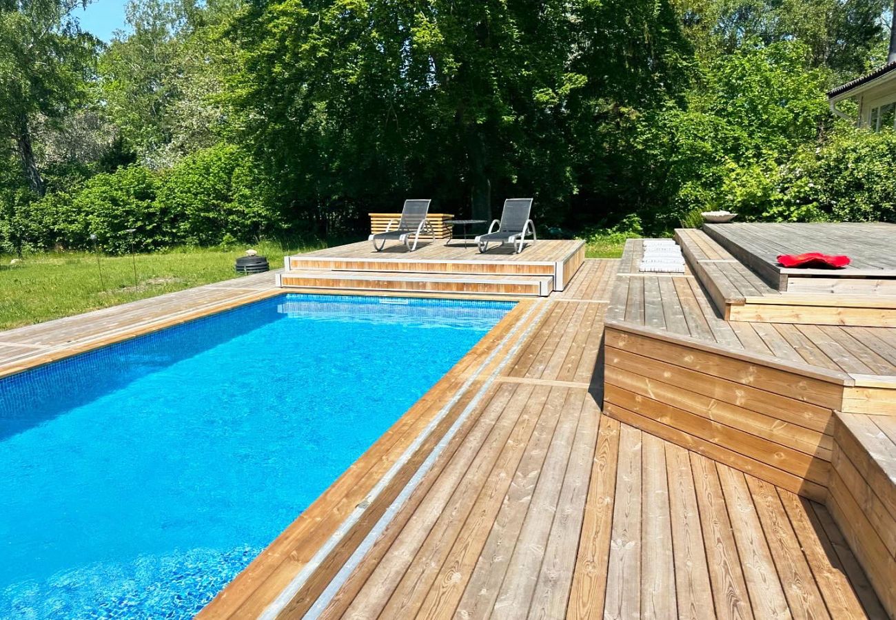 Ferienhaus in Byxelkrok - Schönes Ferienhaus mit Pool und Meerblick in der Nähe von Byxelkrok | SE04051
