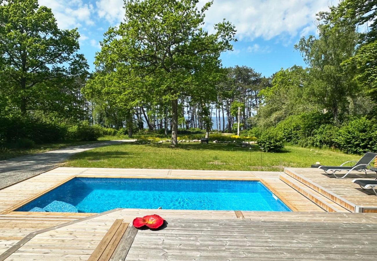 Ferienhaus in Byxelkrok - Schönes Ferienhaus mit Pool und Meerblick in der Nähe von Byxelkrok | SE04051