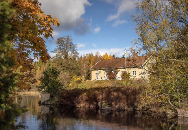  in Marieholmsbruk - Familienfreundliches Ferienhaus am See in Småland – perfekt für große Gruppen   SE06078
