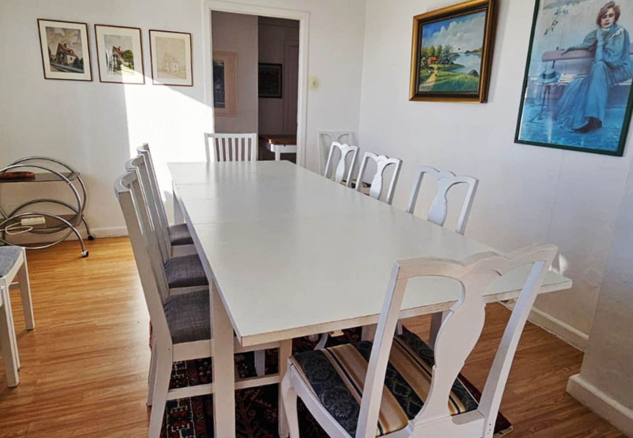 Ferienhaus in Skärhamn - Großes Haus mit zwei Wohnungen im Zentrum von Skärhamn | SE09100