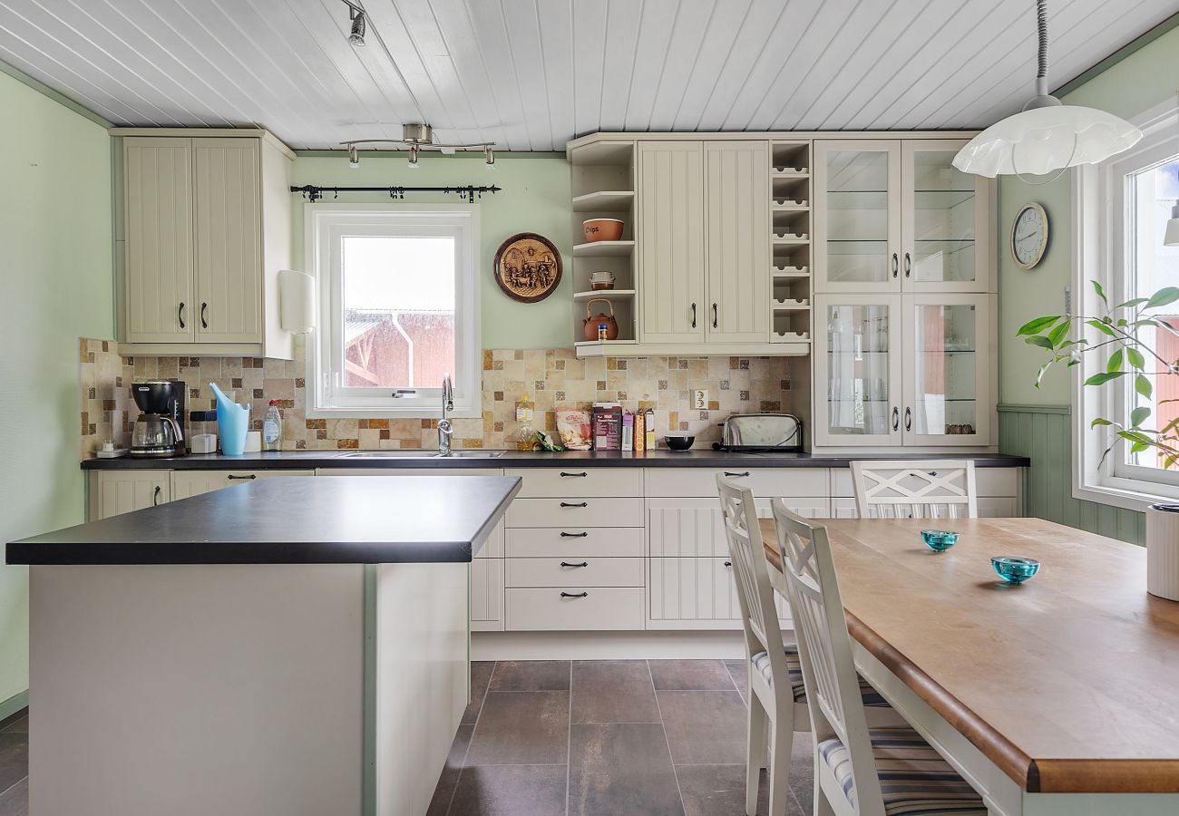 Ferienhaus in Ellös - Großes Ferienhaus nahe Hälleviksstrand – ideal für Familien | SE09105