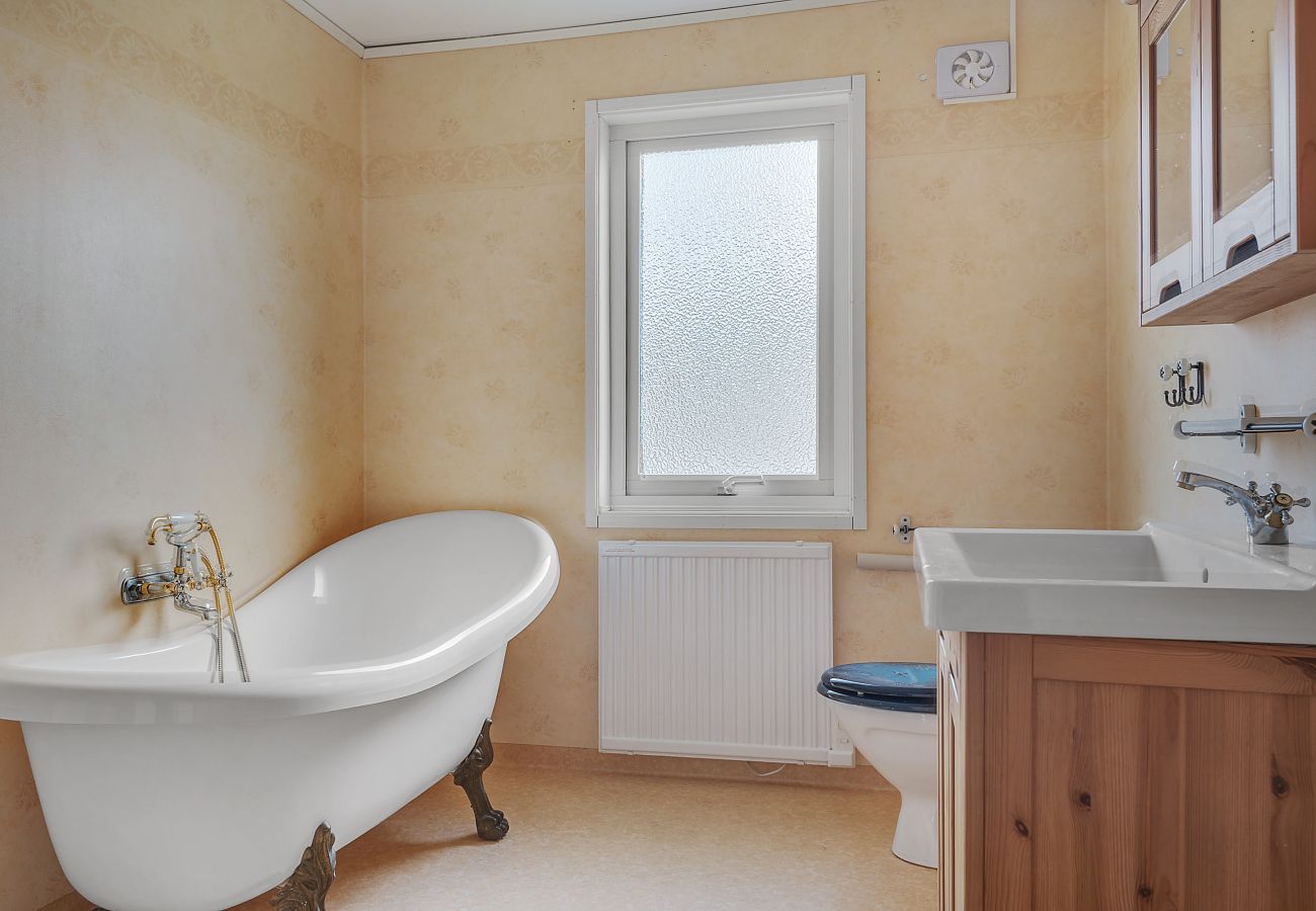 Ferienhaus in Ellös - Großes Ferienhaus nahe Hälleviksstrand – ideal für Familien | SE09105