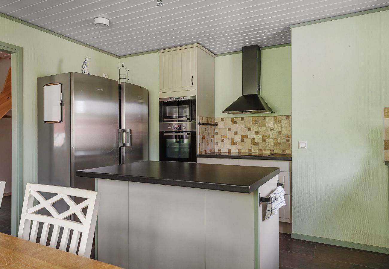 Ferienhaus in Ellös - Großes Ferienhaus nahe Hälleviksstrand – ideal für Familien | SE09105