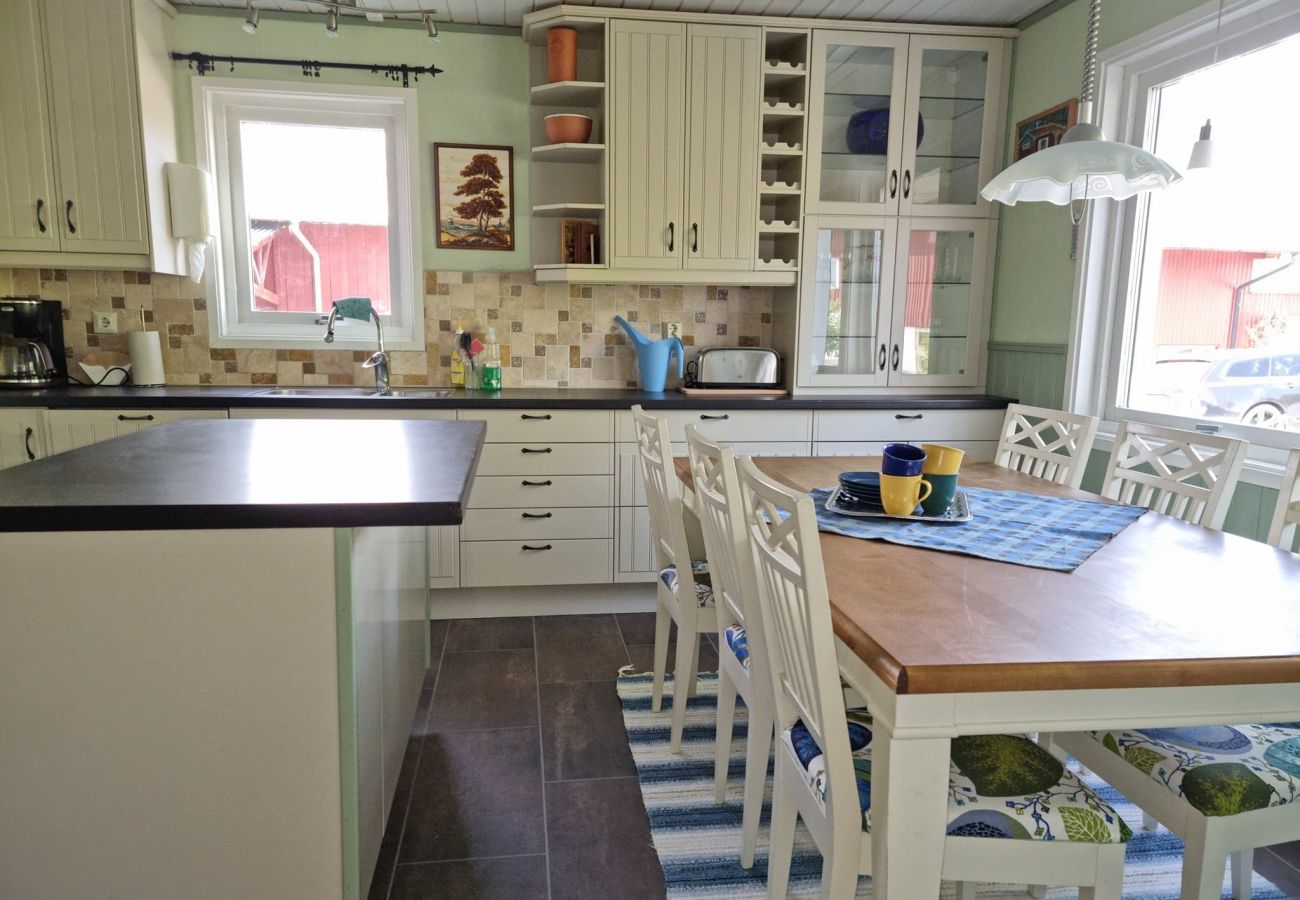 Ferienhaus in Ellös - Großes Ferienhaus nahe Hälleviksstrand – ideal für Familien | SE09105