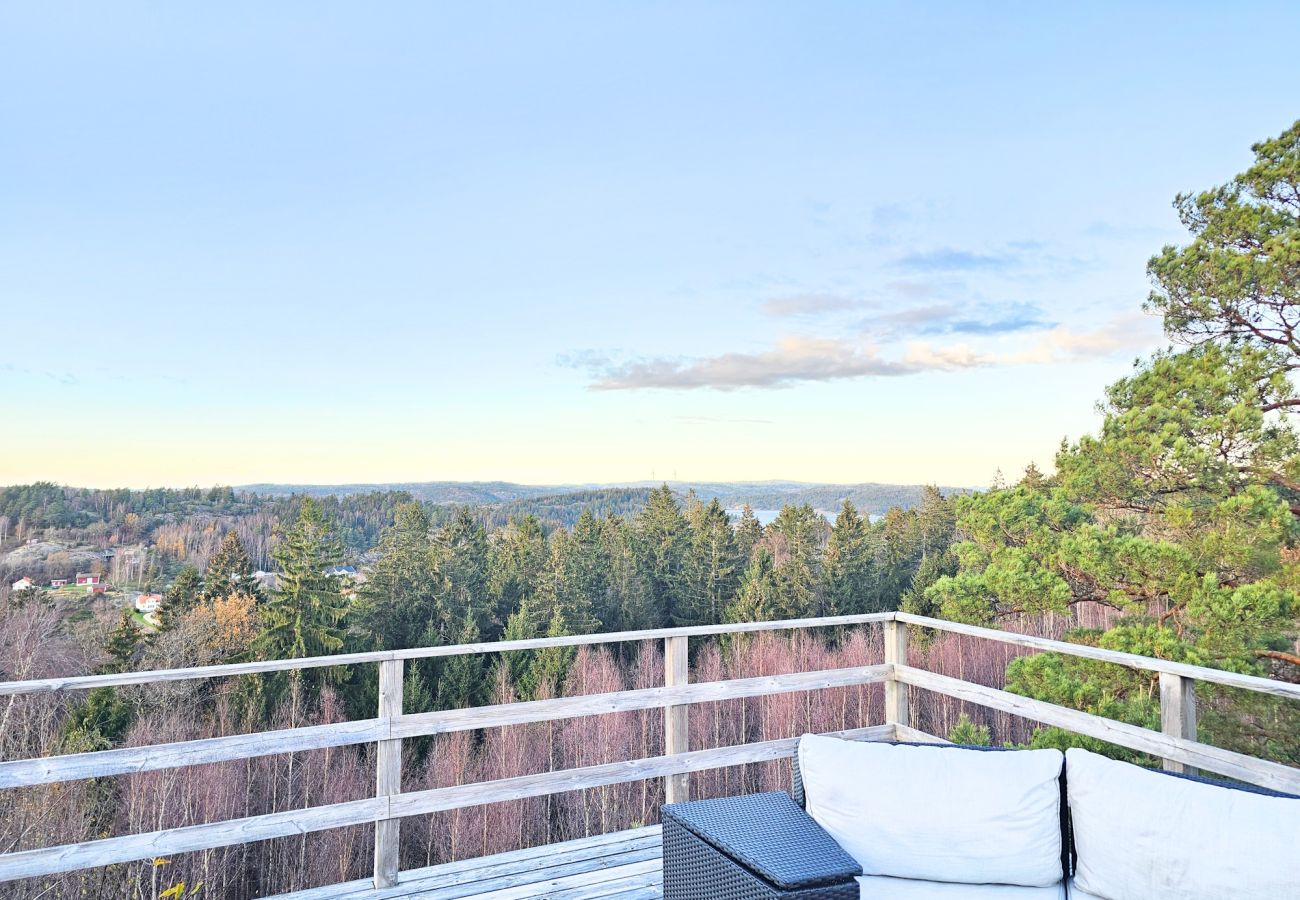 Ferienhaus in Henån - Villa mit schöner Aussicht und Sauna in Henån | SE09106