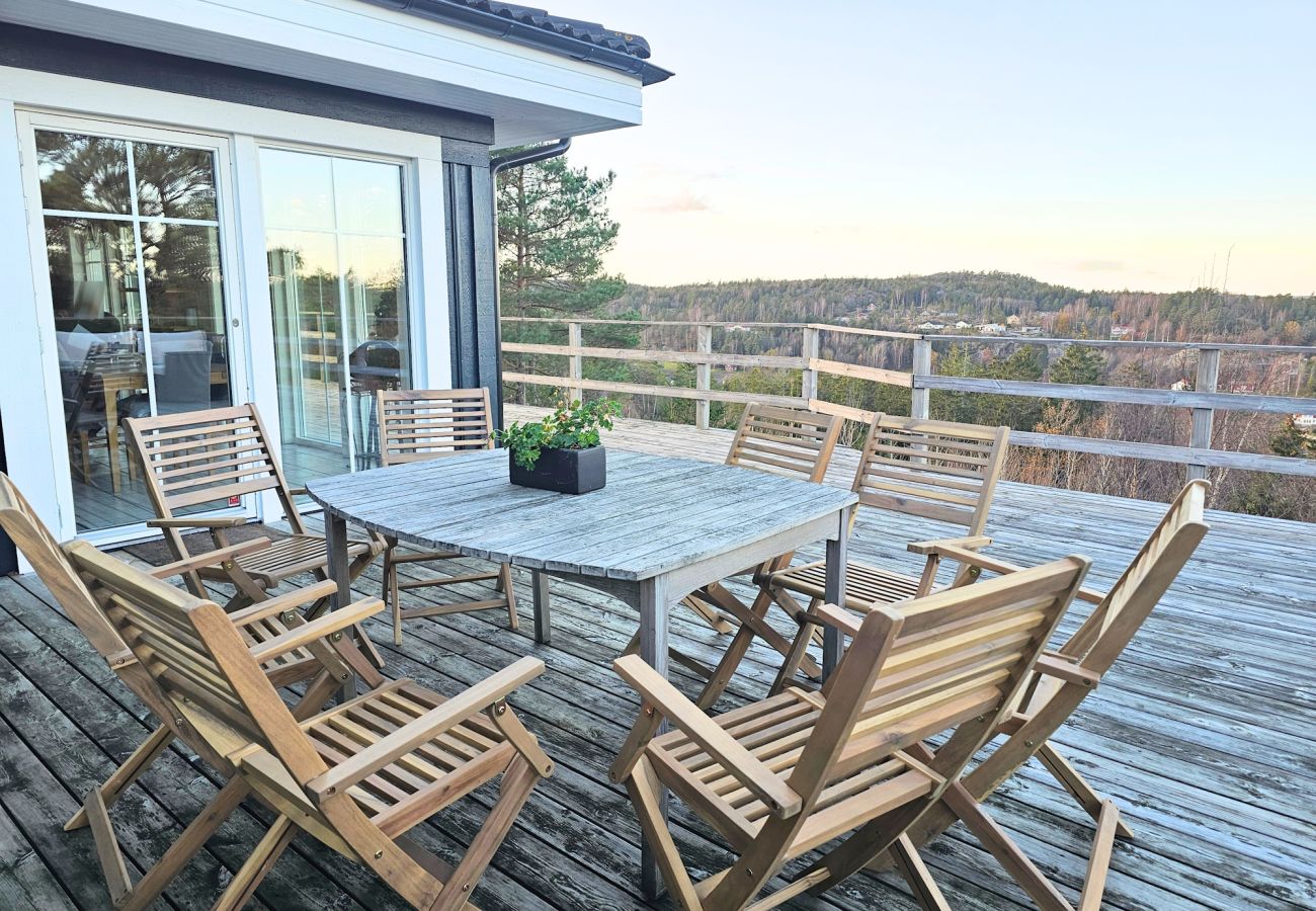 Ferienhaus in Henån - Villa mit schöner Aussicht und Sauna in Henån | SE09106