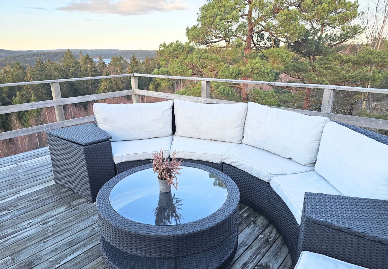 Ferienhaus in Henån - Villa mit schöner Aussicht und Sauna in Henån | SE09106