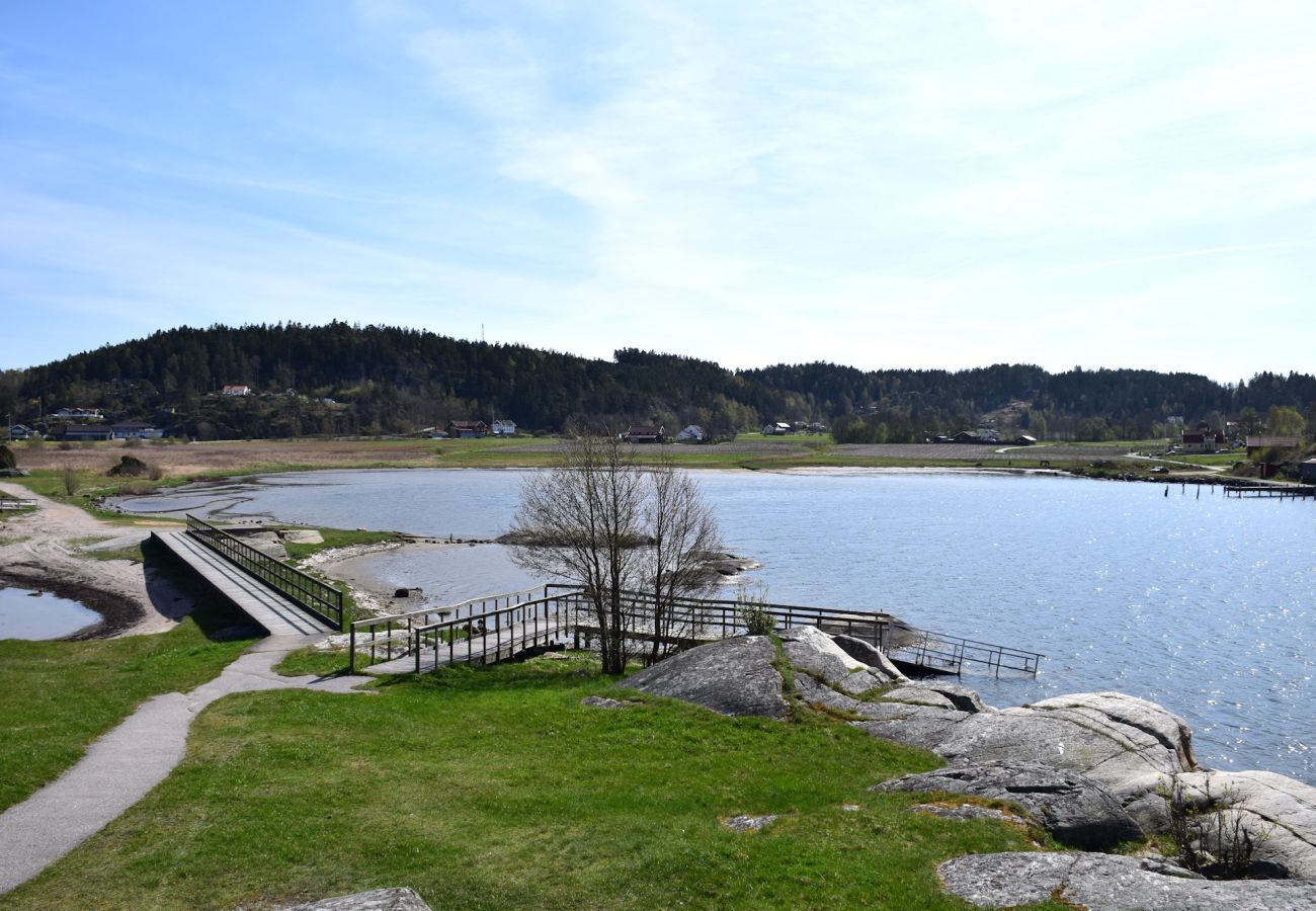 Ferienhaus in Henån - Villa mit schöner Aussicht und Sauna in Henån | SE09106