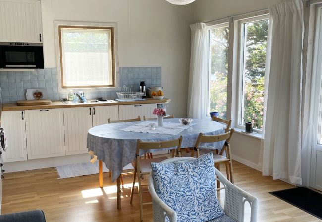 Ferienhaus in Loftahammar - Neuere Hütte mit Seegrundstück und idyllischer Lage bei Loftahammar | SE05084 Ferienhaus in Loftahammar - Neuere Hütte mit Seegrundstück und idyllischer Lage bei Loftahammar | SE05084