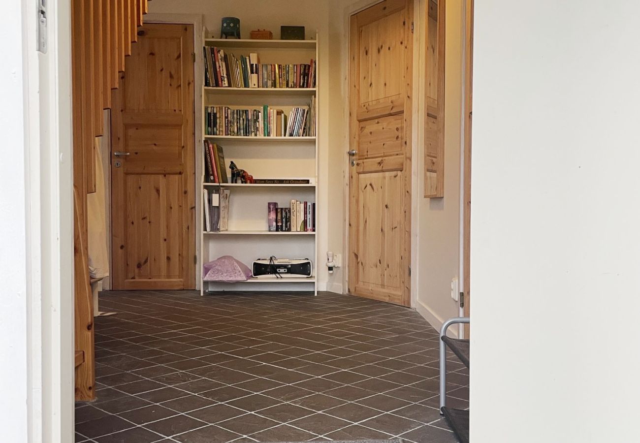 Ferienhaus in Loftahammar - Neuere Hütte mit Seegrundstück und idyllischer Lage bei Loftahammar | SE05058
