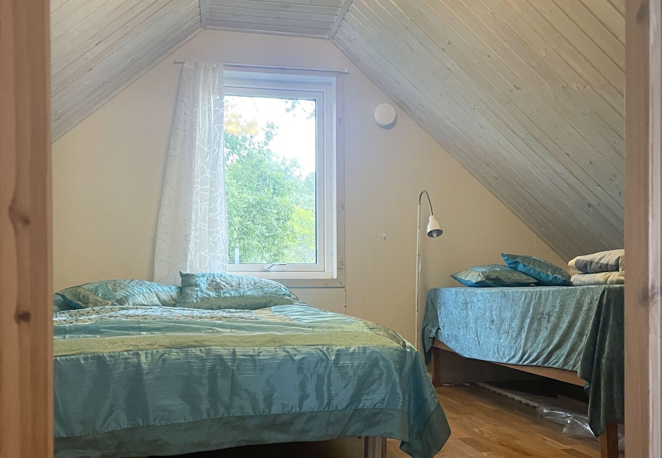Ferienhaus in Loftahammar - Neuere Hütte mit Seegrundstück und idyllischer Lage bei Loftahammar | SE05058