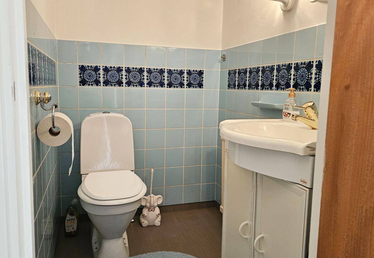 Ferienhaus in Skärhamn - Großzügiges Haus nahe Meer und Zentrum in Skärhamn | SE09107