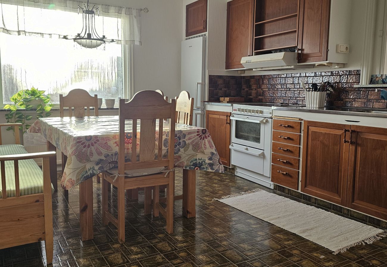 Ferienhaus in Skärhamn - Großzügiges Haus nahe Meer und Zentrum in Skärhamn | SE09107