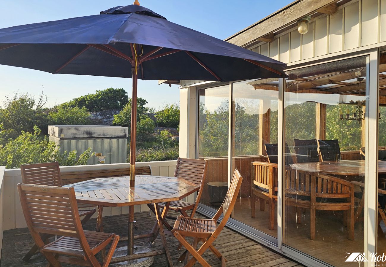 Ferienhaus in Skärhamn - Großzügiges Haus nahe Meer und Zentrum in Skärhamn | SE09107