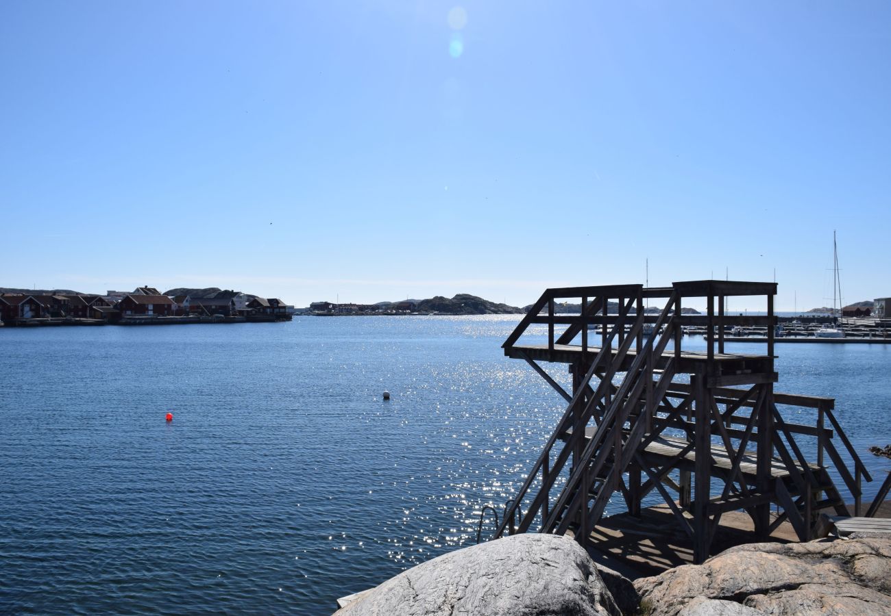 Ferienhaus in Skärhamn - Großzügiges Haus nahe Meer und Zentrum in Skärhamn | SE09107