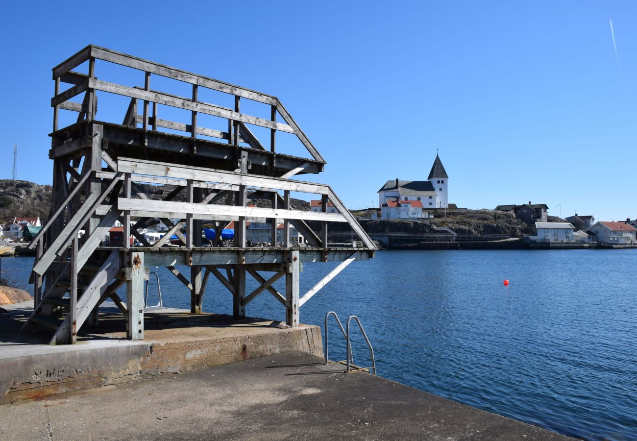 Ferienhaus in Skärhamn - Großzügiges Haus nahe Meer und Zentrum in Skärhamn | SE09107