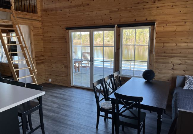 Ferienhaus in Vena - Neu gebautes Blockhaus mit Sauna auf einem Seegrundstück außerhalb von Hultsfred | SE05086 Ferienhaus in Vena - Neu gebautes Blockhaus mit Sauna auf einem Seegrundstück außerhalb von Hultsfred | SE05086