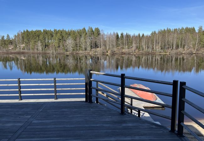 Ferienhaus in Vena - Neu gebautes Blockhaus mit Sauna auf einem Seegrundstück außerhalb von Hultsfred | SE05086 Ferienhaus in Vena - Neu gebautes Blockhaus mit Sauna auf einem Seegrundstück außerhalb von Hultsfred | SE05086
