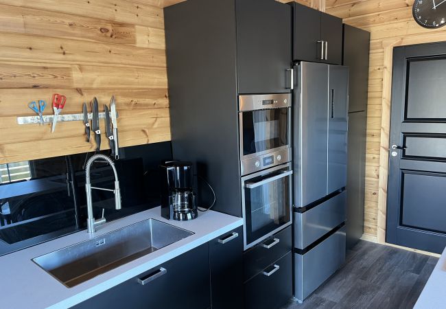 Ferienhaus in Vena - Neu gebautes Blockhaus mit Sauna auf einem Seegrundstück außerhalb von Hultsfred | SE05086 Ferienhaus in Vena - Neu gebautes Blockhaus mit Sauna auf einem Seegrundstück außerhalb von Hultsfred | SE05086